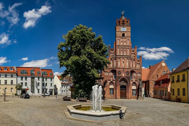 Glasfaserausbau auf dem Marktplatz Nuthetal 